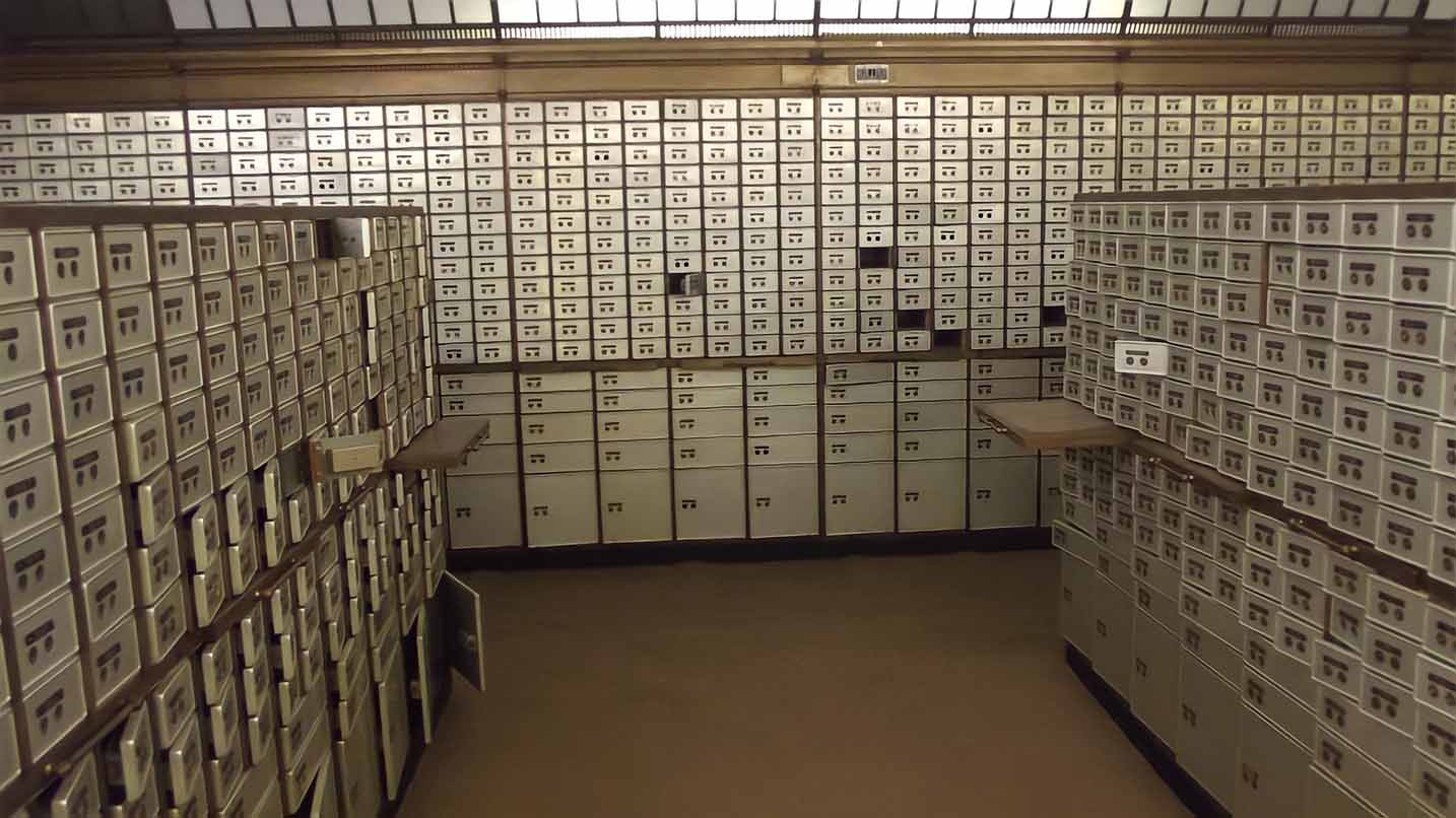 Customers lose valuables from bank lockers, banks wash their hands off