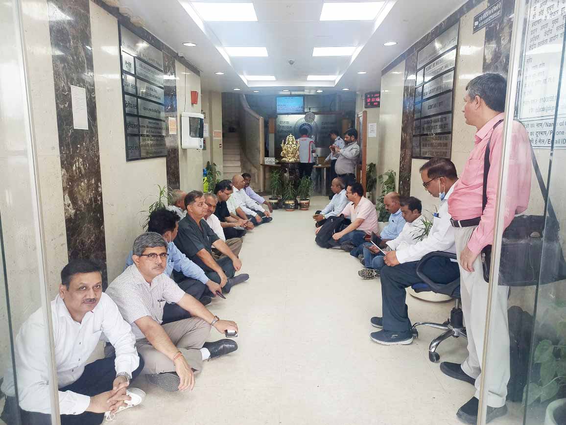 Why Indias public sector general insurance companies are losing out to private players